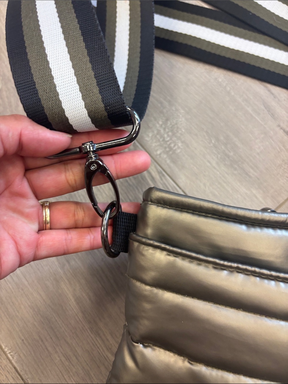 Think Royln pearl quilted Crossbody Bag - Picture 3 of 7